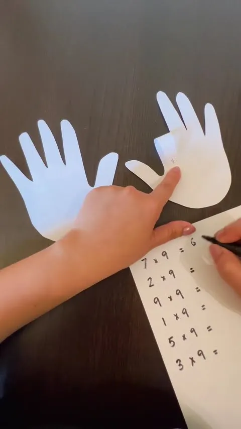 Math Video Lesson: 9 times table finger hack